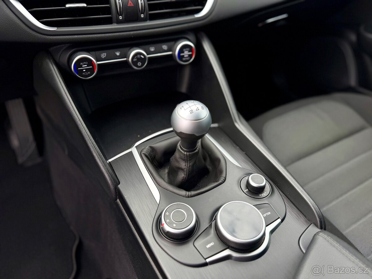 Alfa Romeo Giulia 2.2 JTDM Basis Nebourané Servisováno - 11