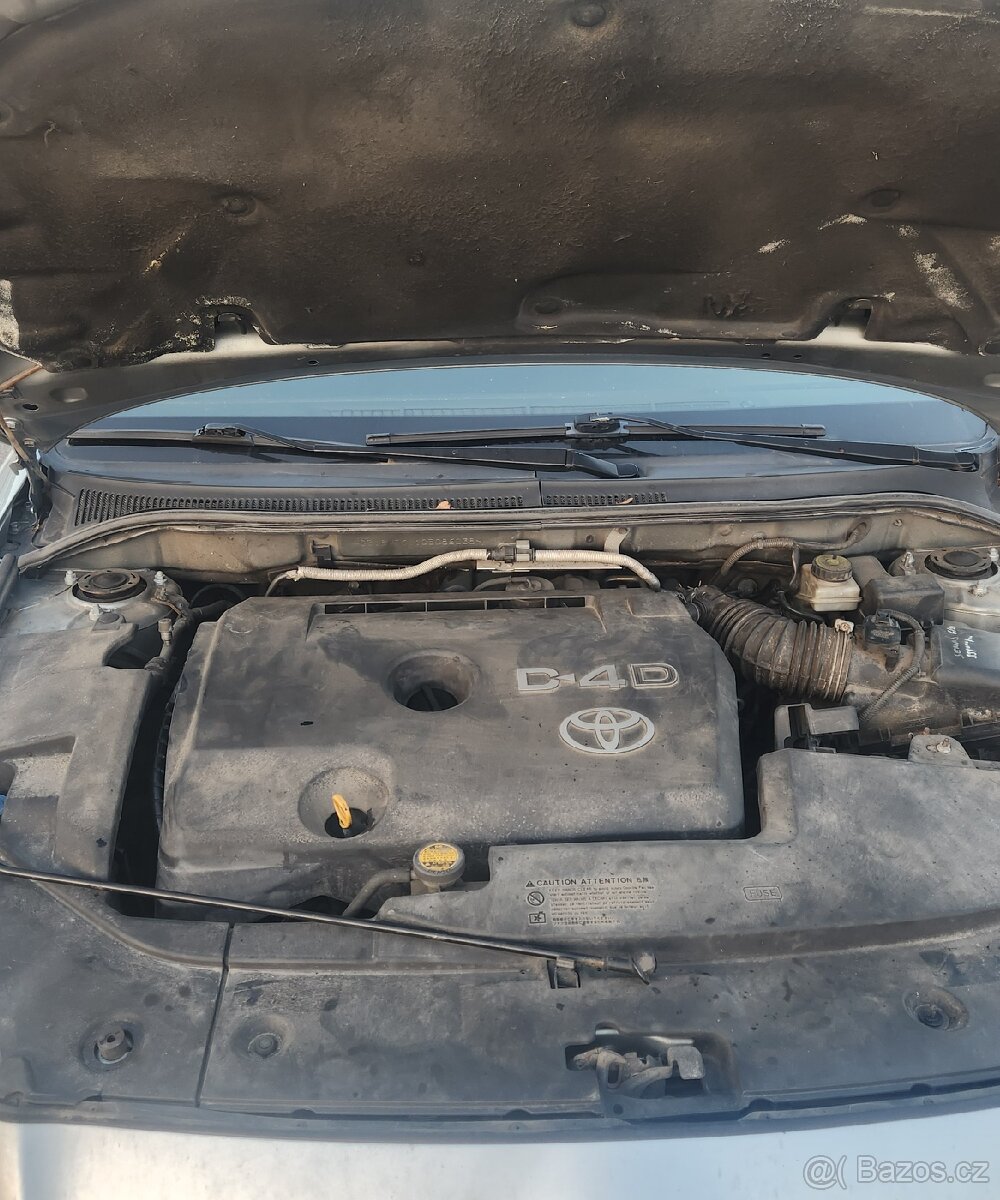 Toyota Avensis 2.2D Top Stav - 11