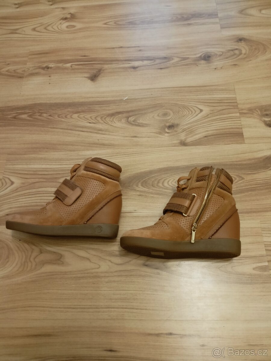 Různé značky a druhy bot - 11