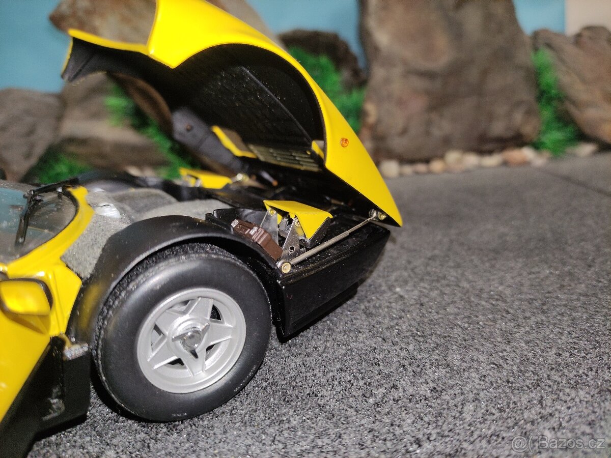 prodám model 1:18 Ferrari 512BB KYOSHO - 11