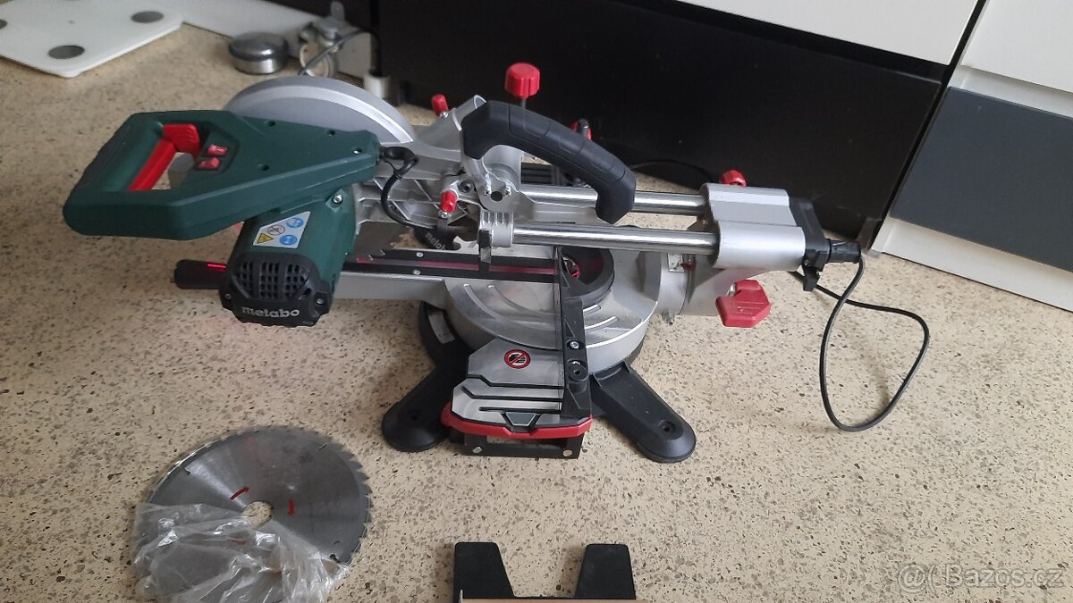 Pokosová pila Metabo KGS 216 M - 11