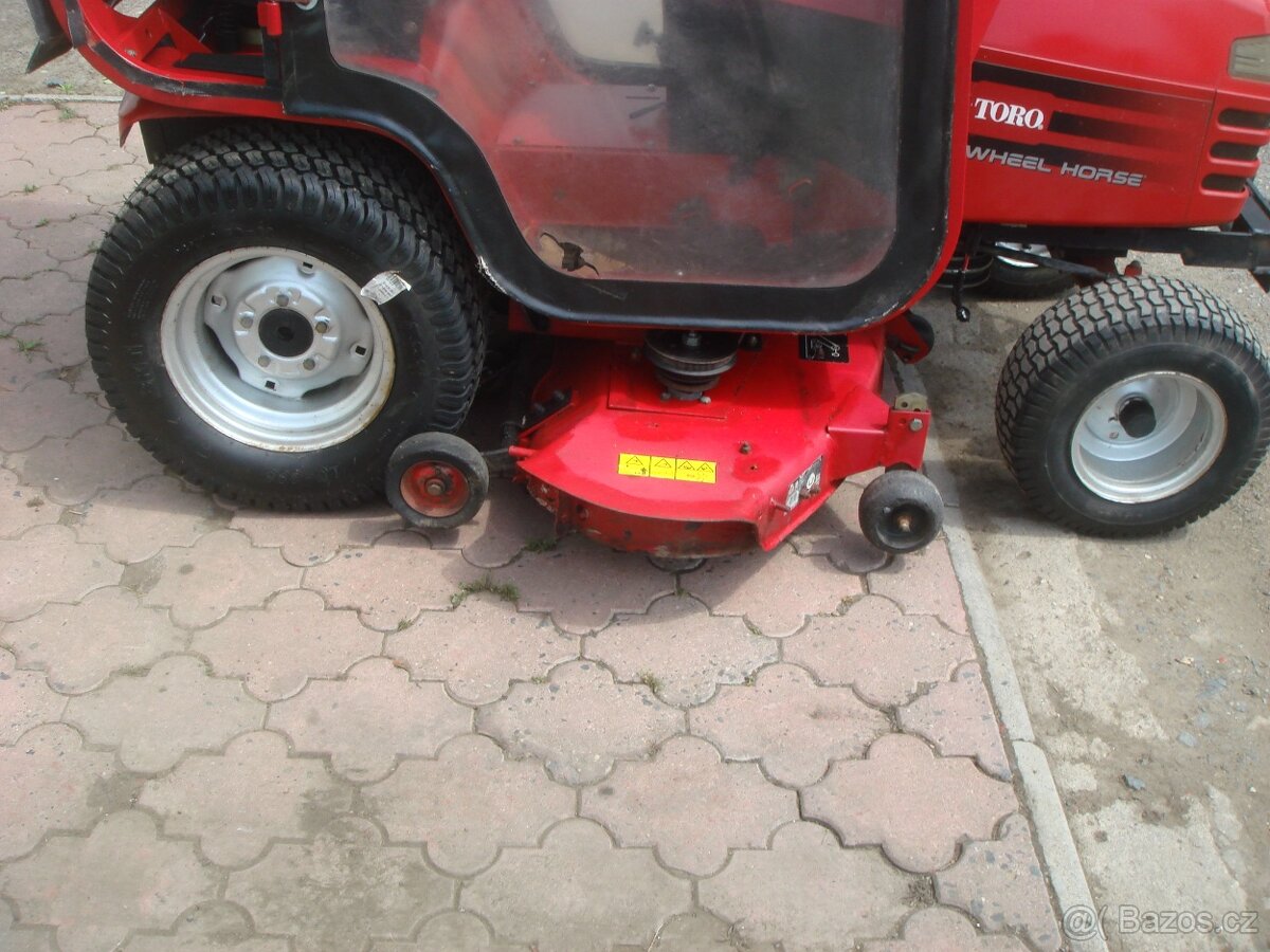 Zahradní traktor, traktůrek TORO WHEEL HORSE - 11