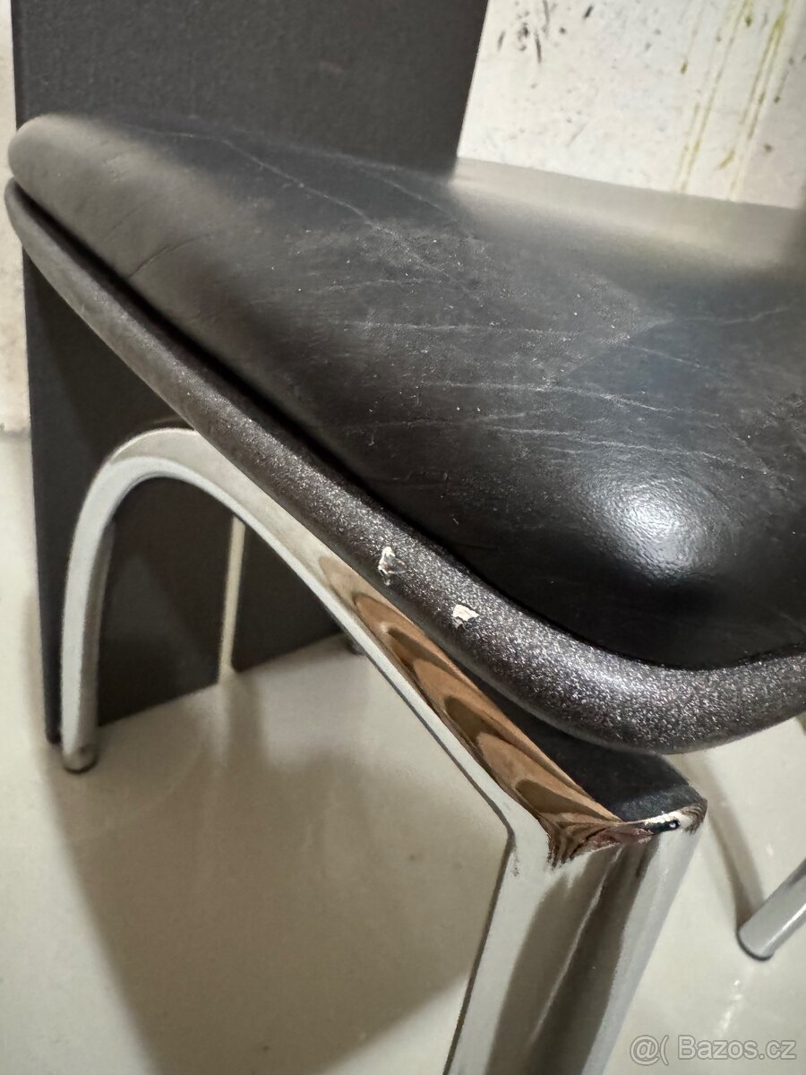 Skleněný stůl a 4 židle - 11