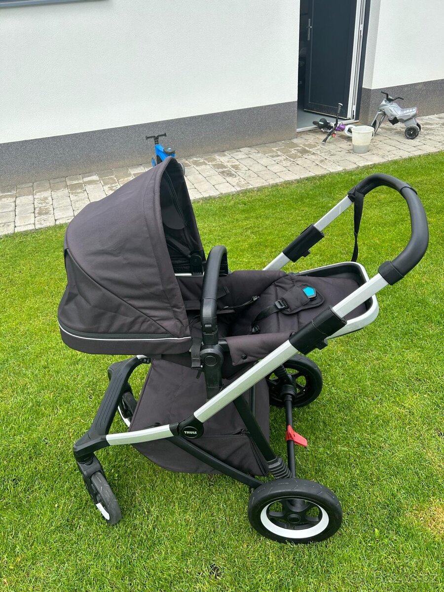 Kočárek Thule Sleek midnight black - 11