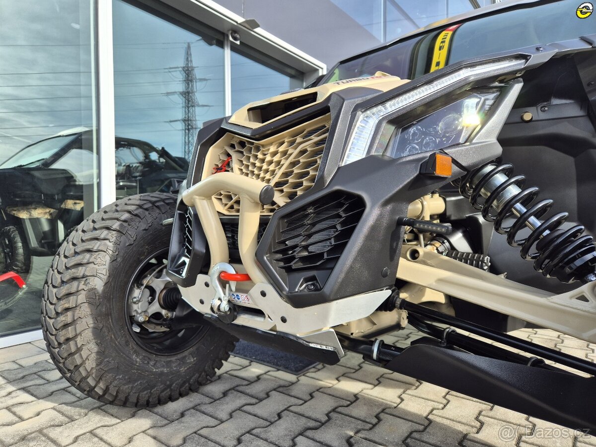 CAN-AM Maverick X3 X RC Turbo RR - 11