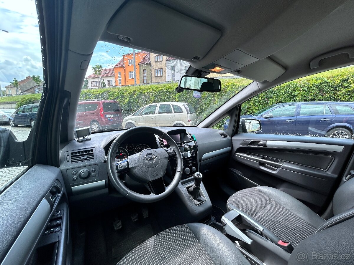 Opel Zafira B 1,8 103 kW, xenony, 253.000 km, černá - 11