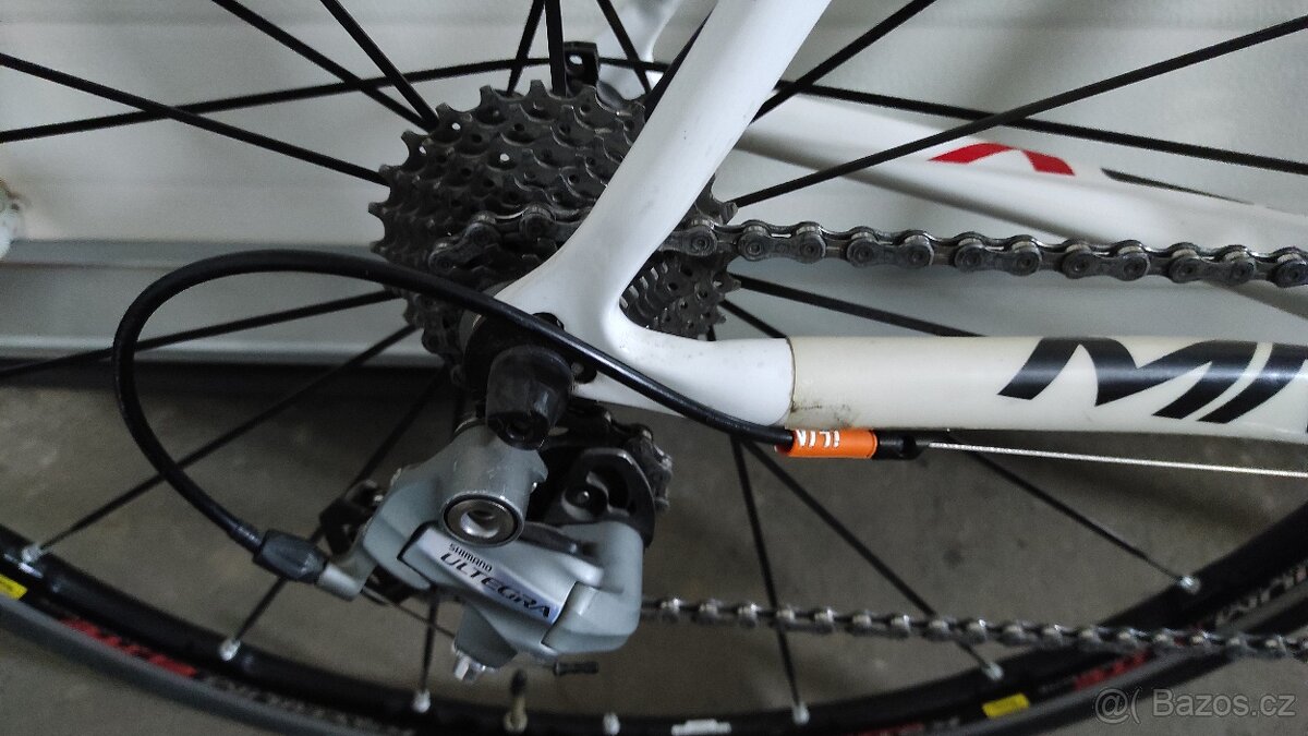 Karbonové silniční kolo - 11