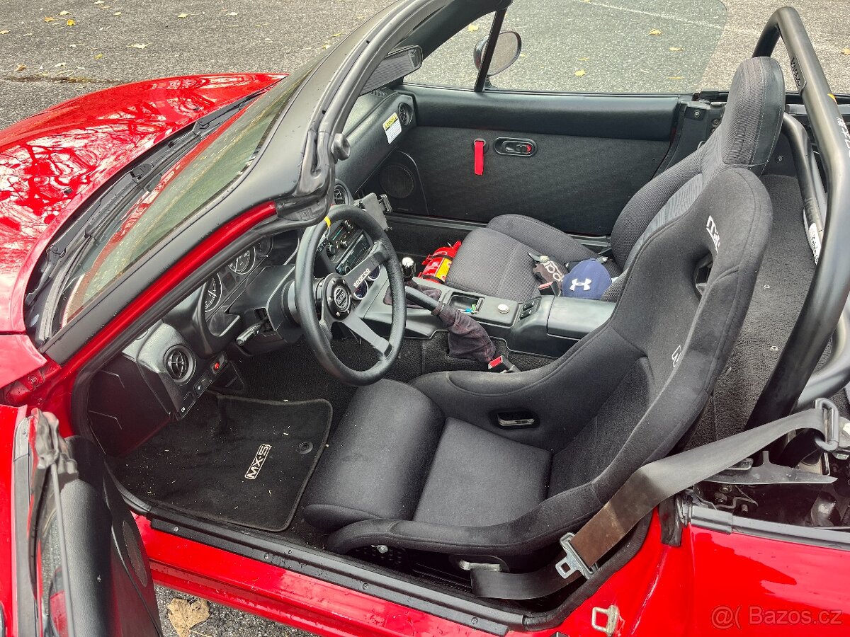 Mazda MX-5 NA - 11