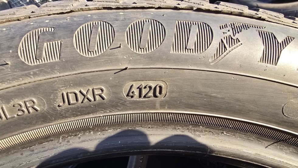 Celoroční pneu 215/55/17 Good Year - 11