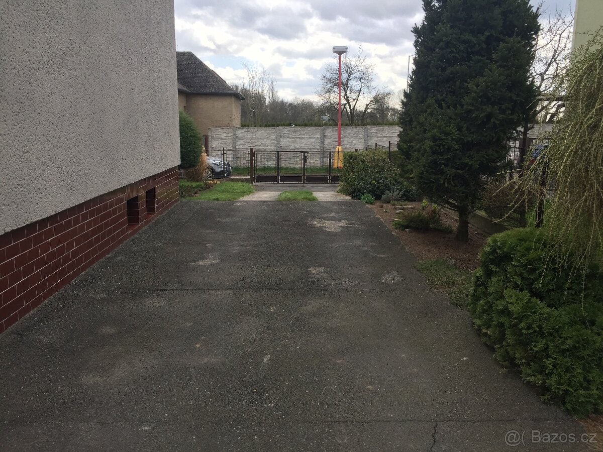 Rodinný dům se zahradou v klidné části města Nový Bydžov - 11