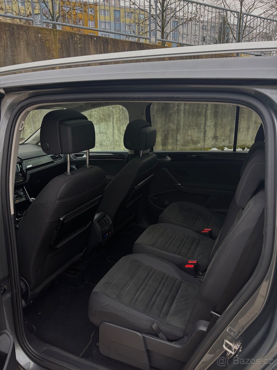Volkswagen Touran 2.0 TDI, highline, plna histórie vyhřívaný - 11