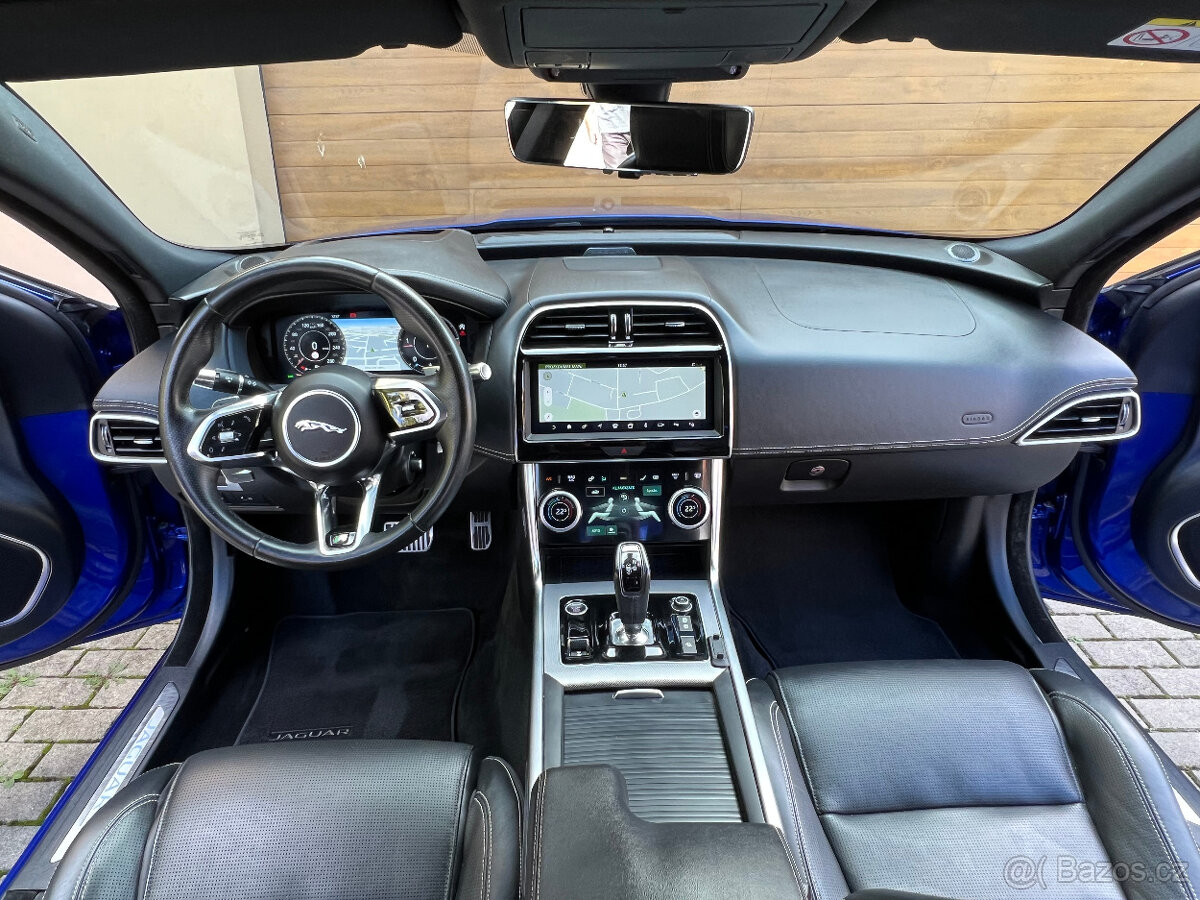 Jaguar XE 2.0 D R-SPORT 180 PS - 11