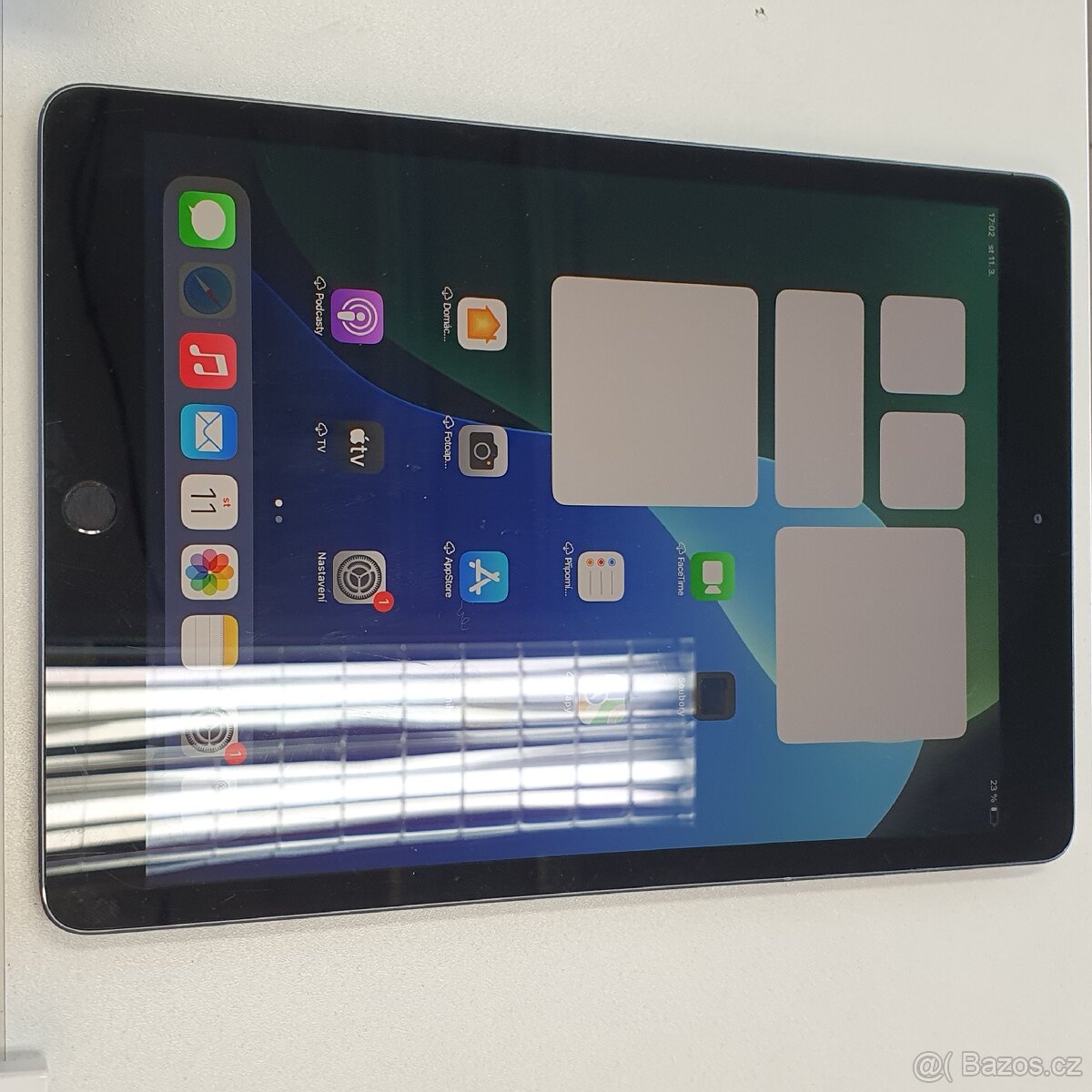 Apple iPad 10.2 (2020) , 128 GB, velmi pěkný - 11