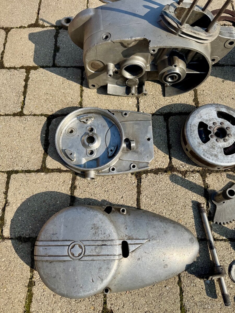 Manet M90 - rozebraný motor - 11