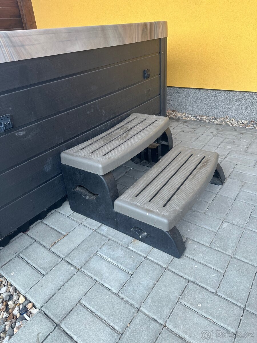 Vířivka WELLIS - 11