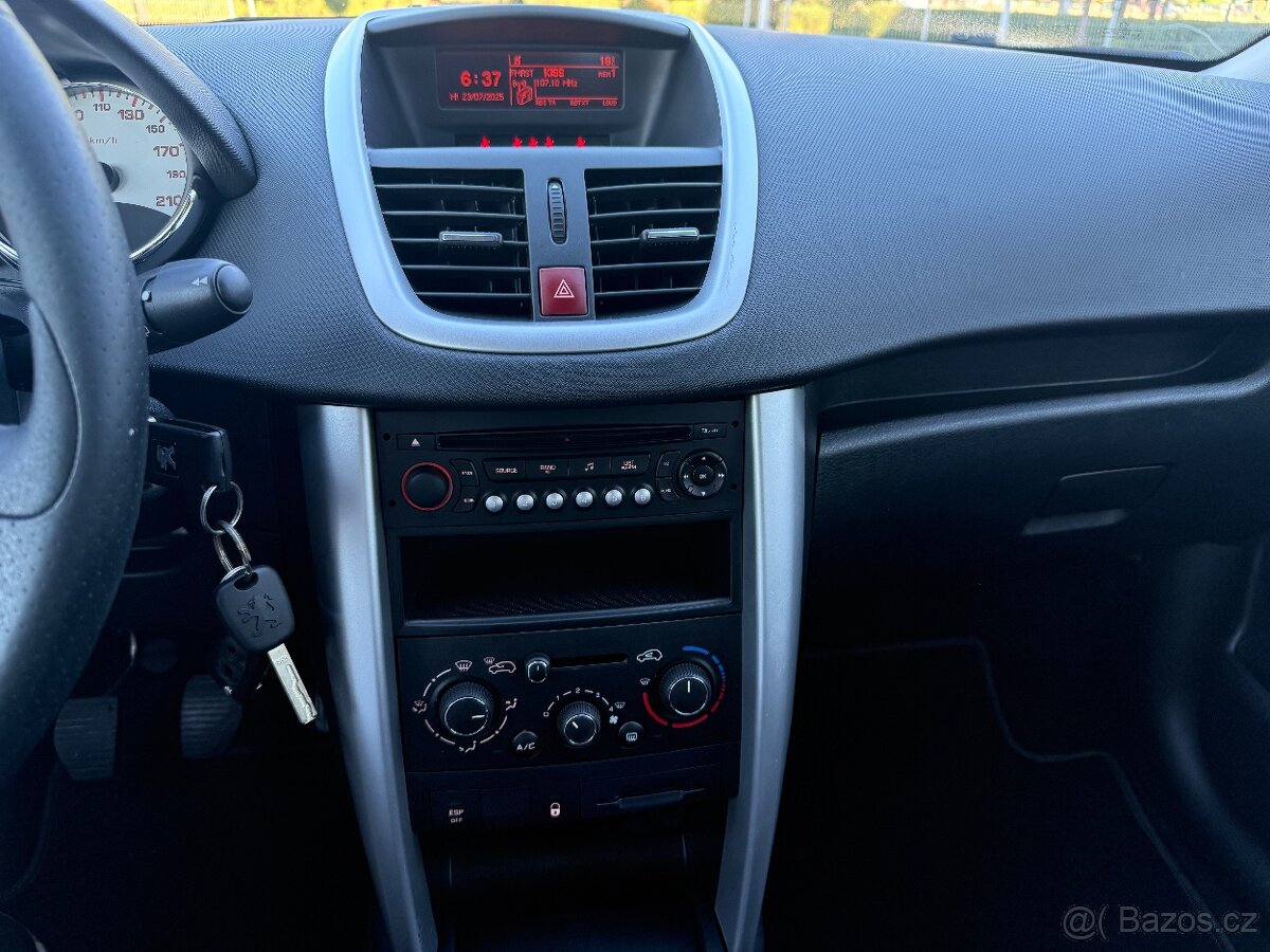 Peugeot 207 SW kombi 1,4i 70kW r.v.2011 Serviska - 11