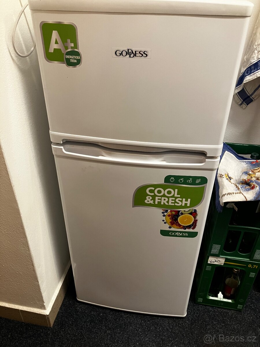 Prodám vybavení prodejny - regály, pult, atd - 11