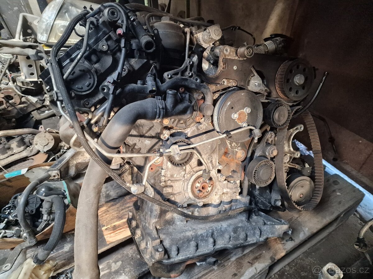 VW Touareg 3,0TDi R Line ,176Kw od 2007 na Díly - 11