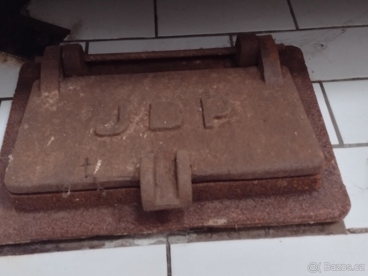 ŽELEZNÁ DVÍŘKA PECE - 11