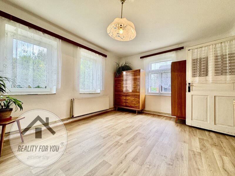 Prodej krásného rodinného domu/chalupy v Rovensku pod Troska - 11