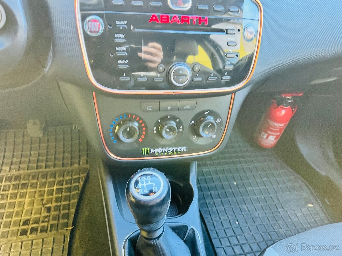 FIAT PUNTO 1.2 i BENZÍN ALU KOLA 5 DVEŘÍ NAJETO JEN 117 TIS - 11