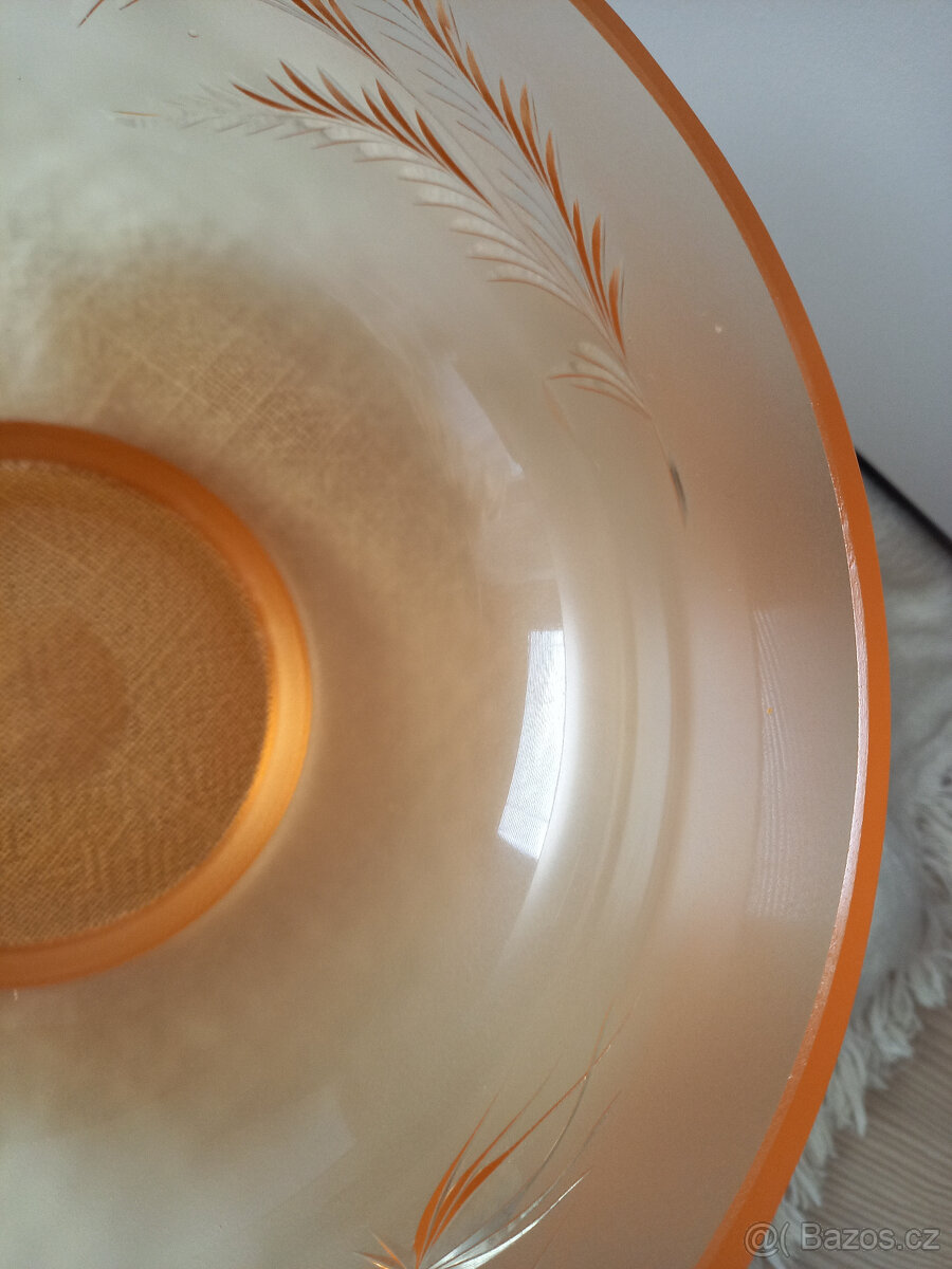 Broušená skleněná mísa - 11