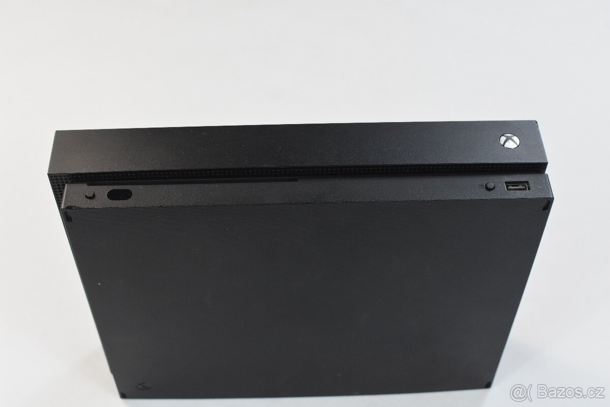 Xbox One X 1TB - 11