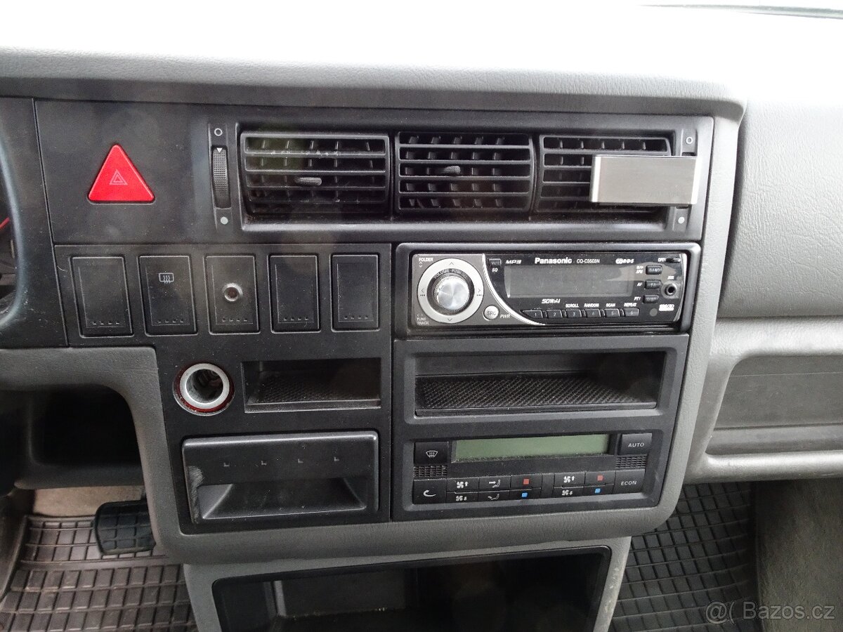 VW Caravelle 2.5 TDi, Automat - 11