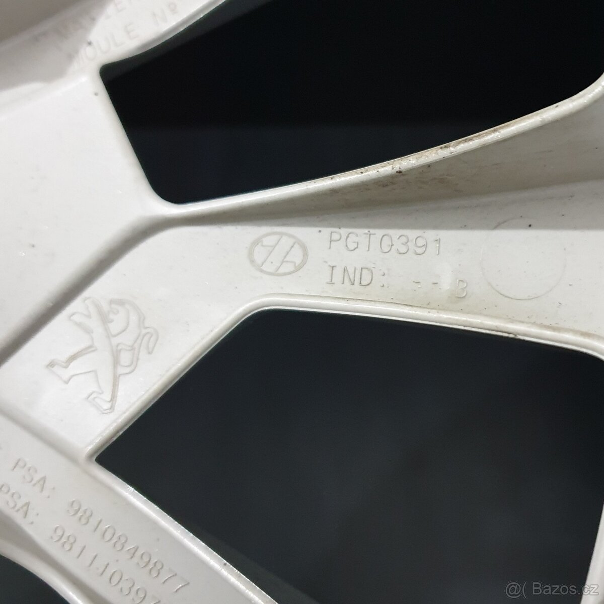 Poklice Peugeot 17" ORIGINÁLNÍ č. A15 - 11
