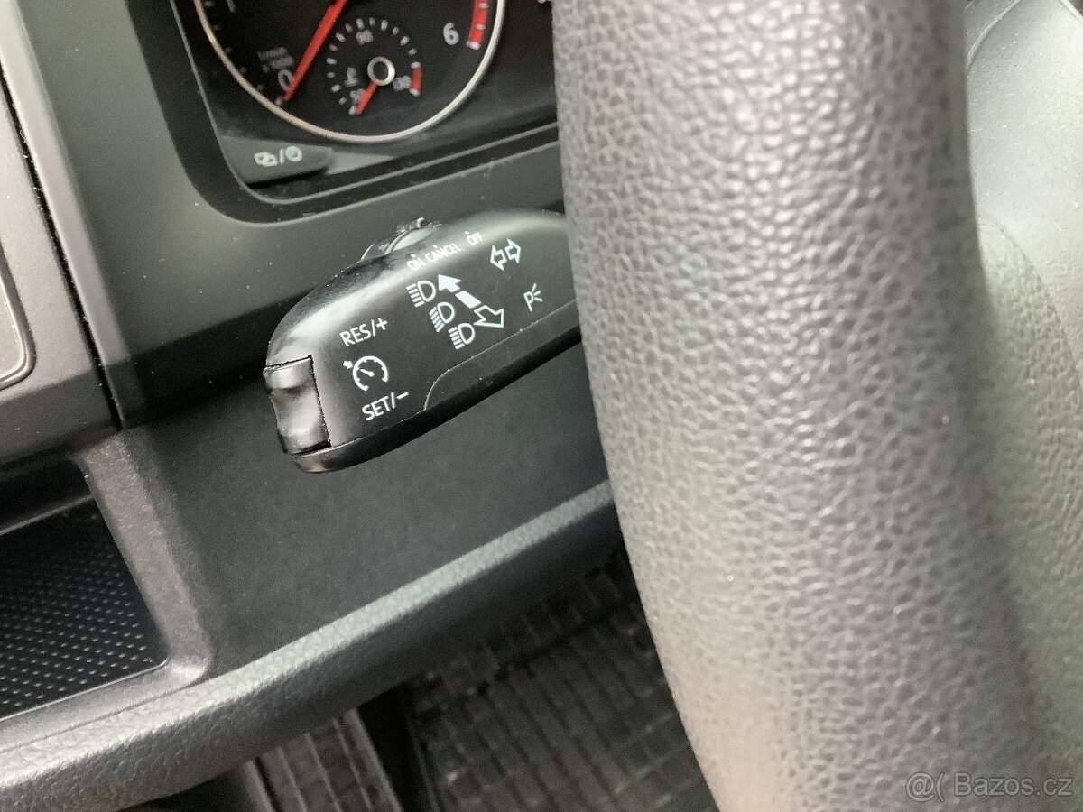 VW T6 Transporter, 8 míst,tažné - 11
