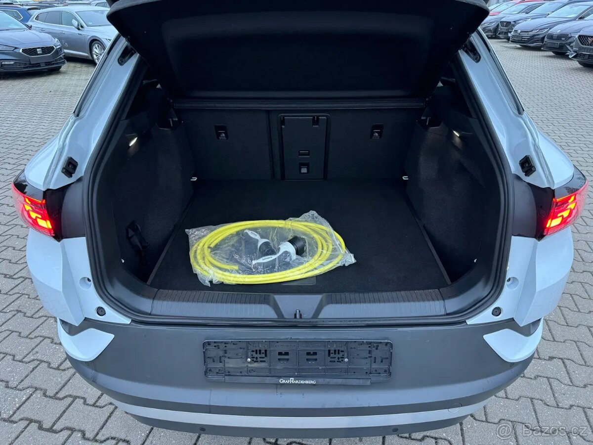 VW ID.4 150kw elektro,Matrix,360°kamery,panorama,head-up,ACC - 11