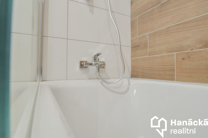 Prodej hezkého bytu 3+kk u Olomouce - 11