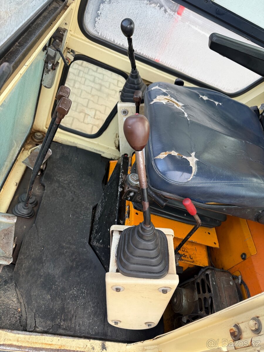 Hanix H15 minibagr 1,5T + 3x lžíce - 11