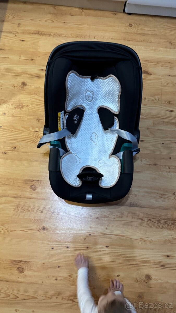 RÖMER Baby-Safe 3 + základna - 11