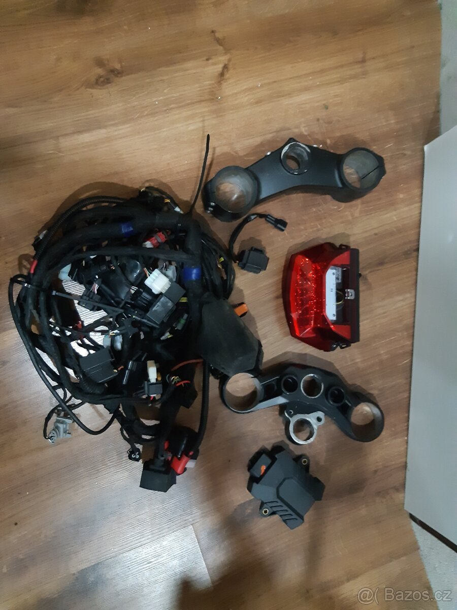 Benelli TRK 502 - 11