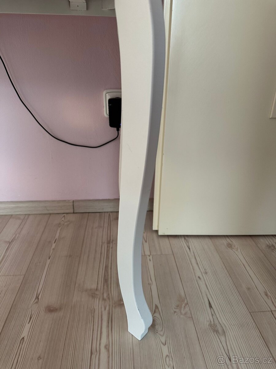 Kosmetický stolek s osvětlením - 11