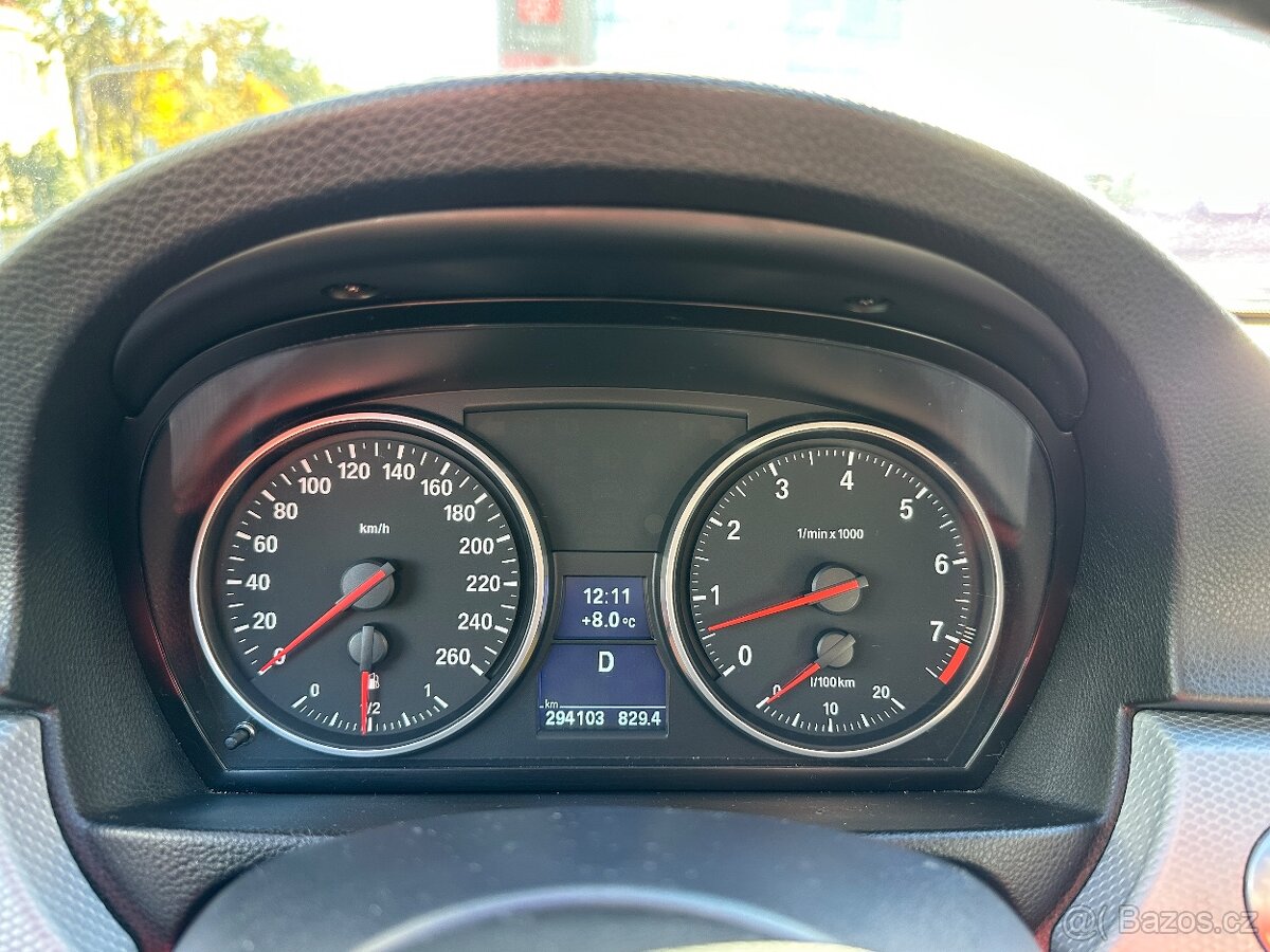 BMW 330i 200 kW, xDrive, M-paket, PANO - 11