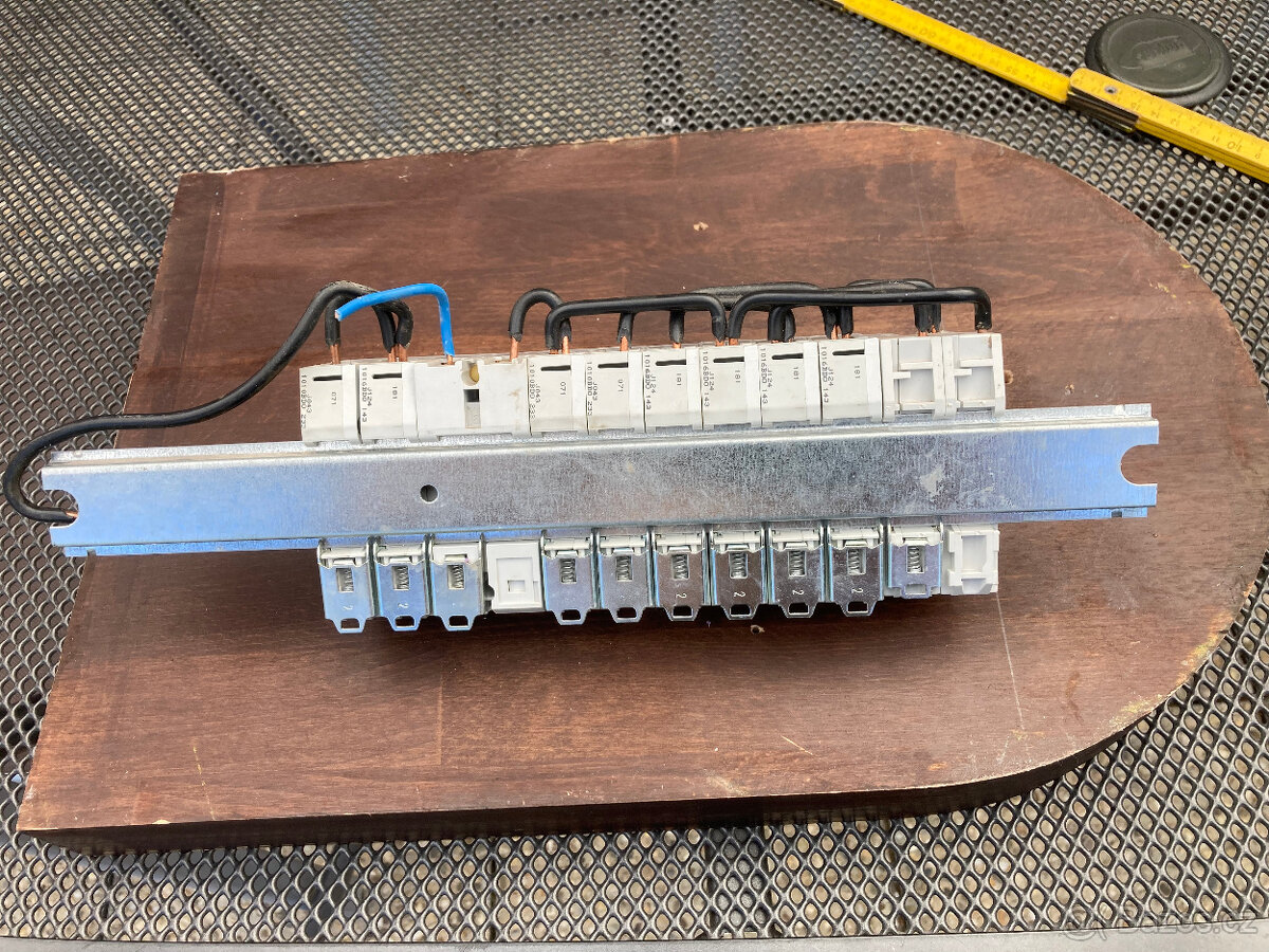 Součástky elektro, použité, jističe, rozvaděč za 500 kč - 11