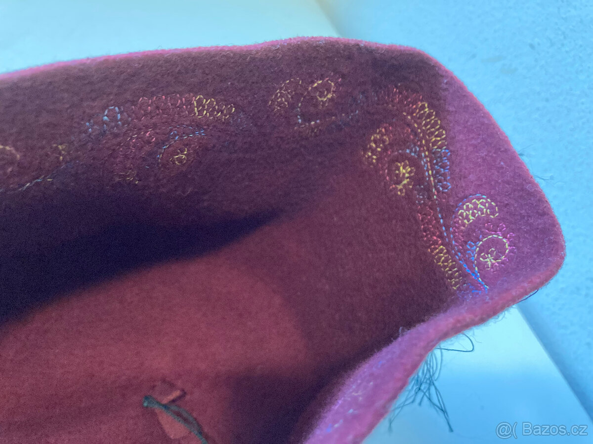 Fez, pokrývka hlavy, vyšívaný za 800 kč - 11