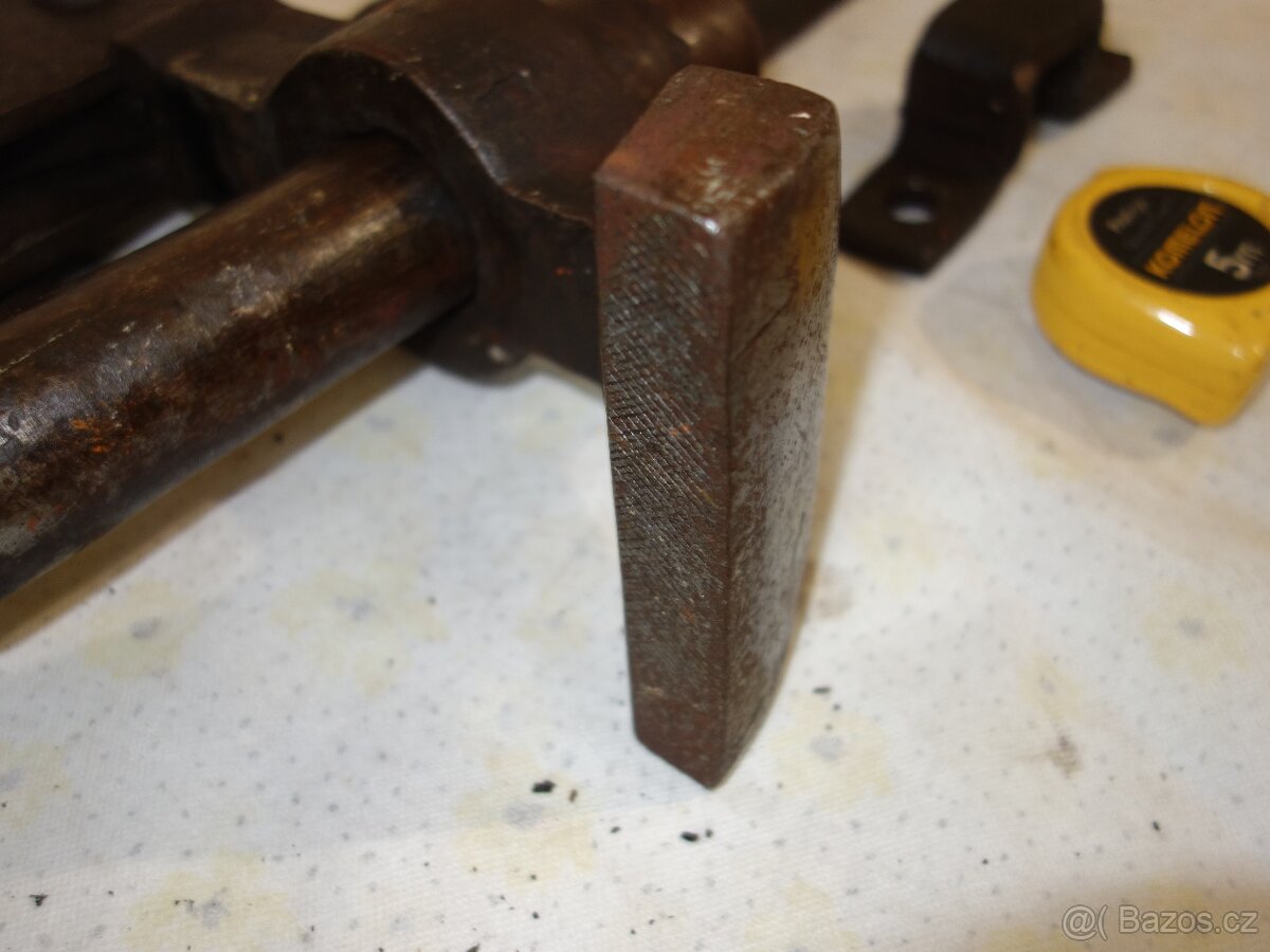 Veliký kovářský svěrák, svěrka - 11
