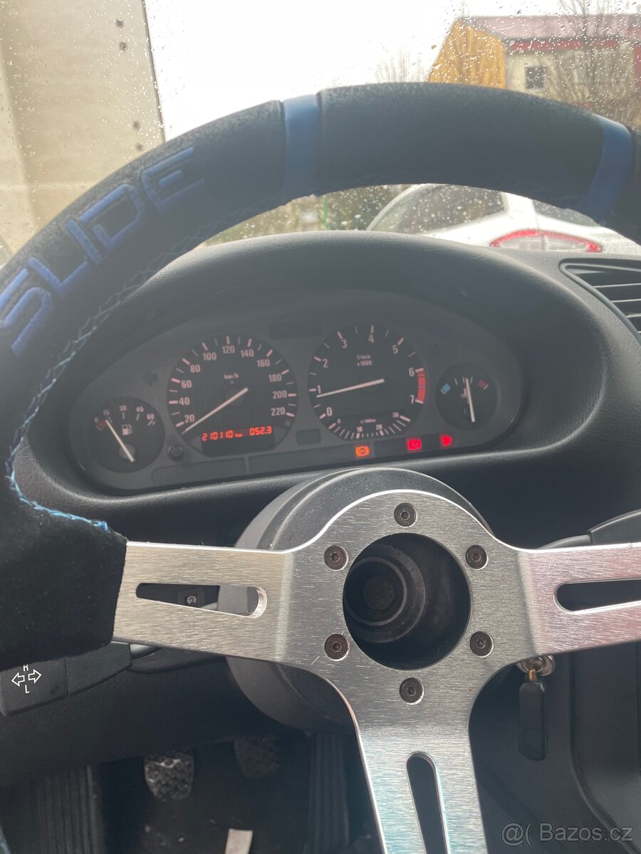 Bmw e36 318i sedan - 11