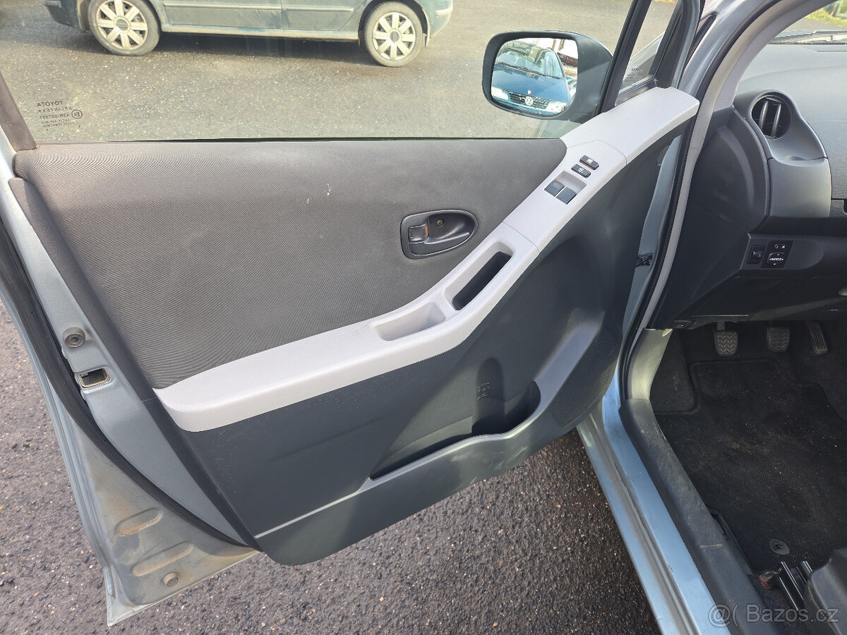 Toyota Yaris 1.3i (64 kW) - 11