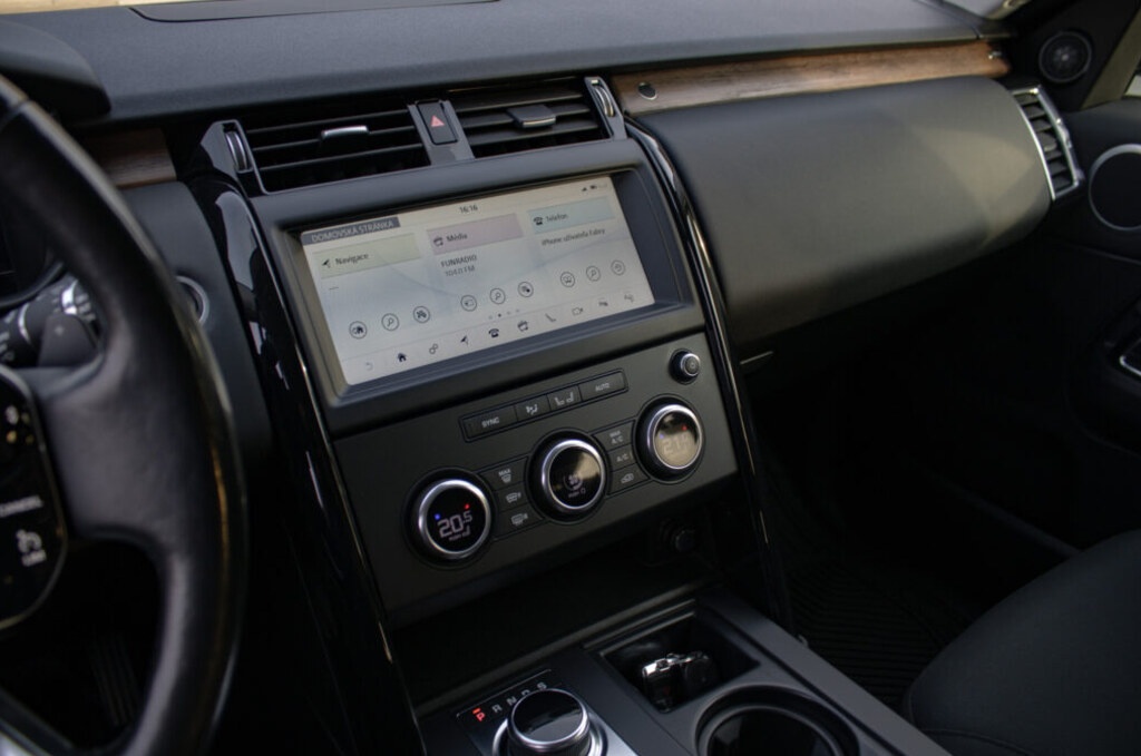 Land Rover Discovery 3.0 SDV6 SE - 11