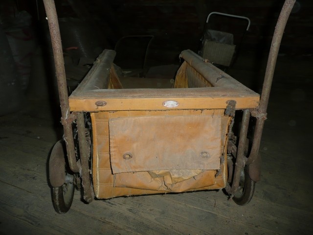 Historické kočárky ze staré půdy - 11