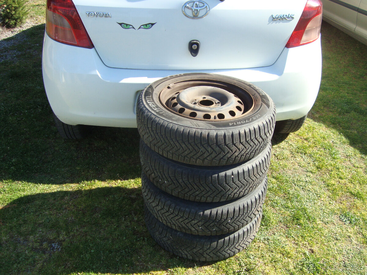 Toyota Yaris 1.0 - 11