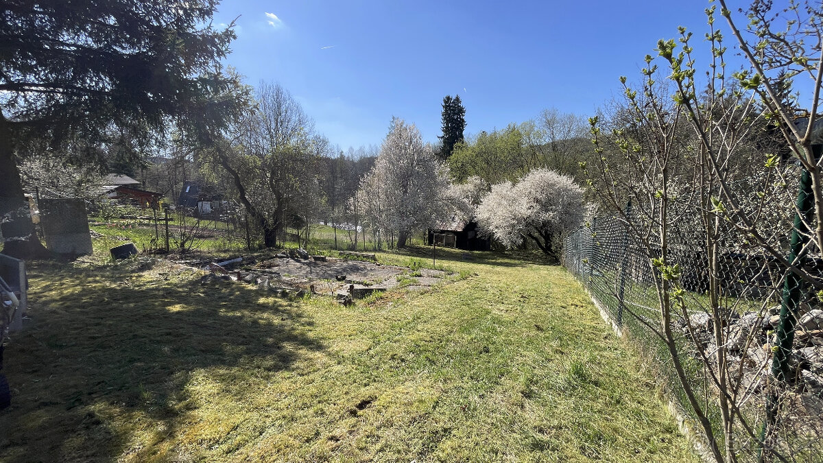 Pozemek u řeky Otavy k výstavbě chaty nebo Tiny house - 11