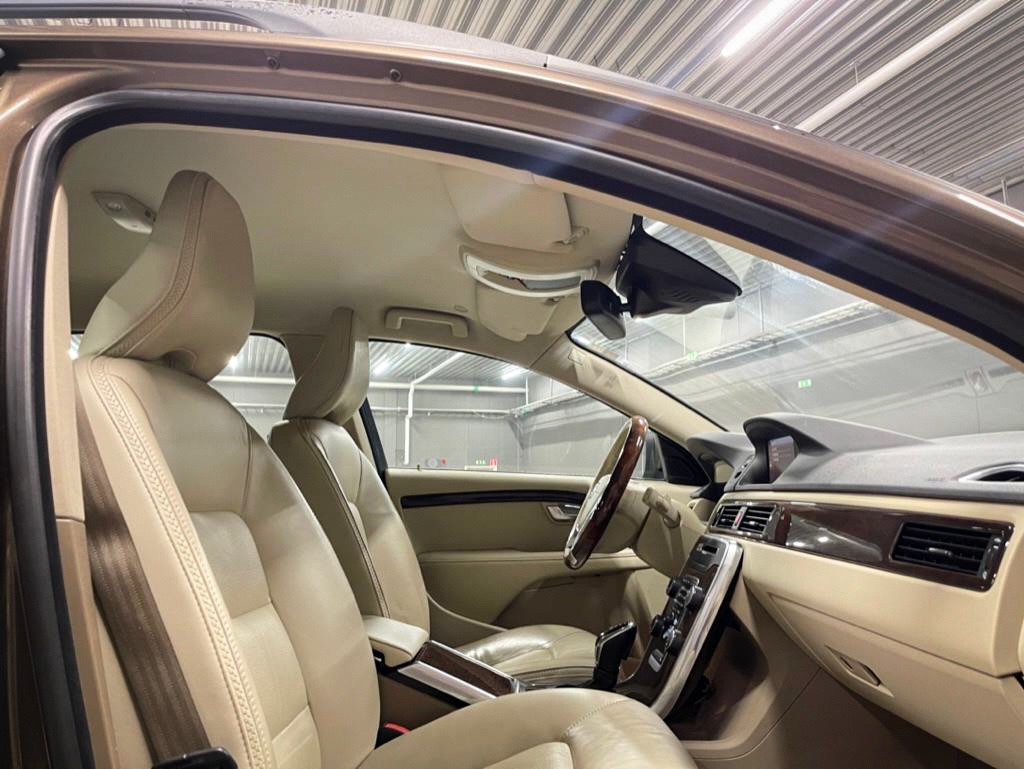 Volvo XC70 D5 AWD SUMMUM - 11