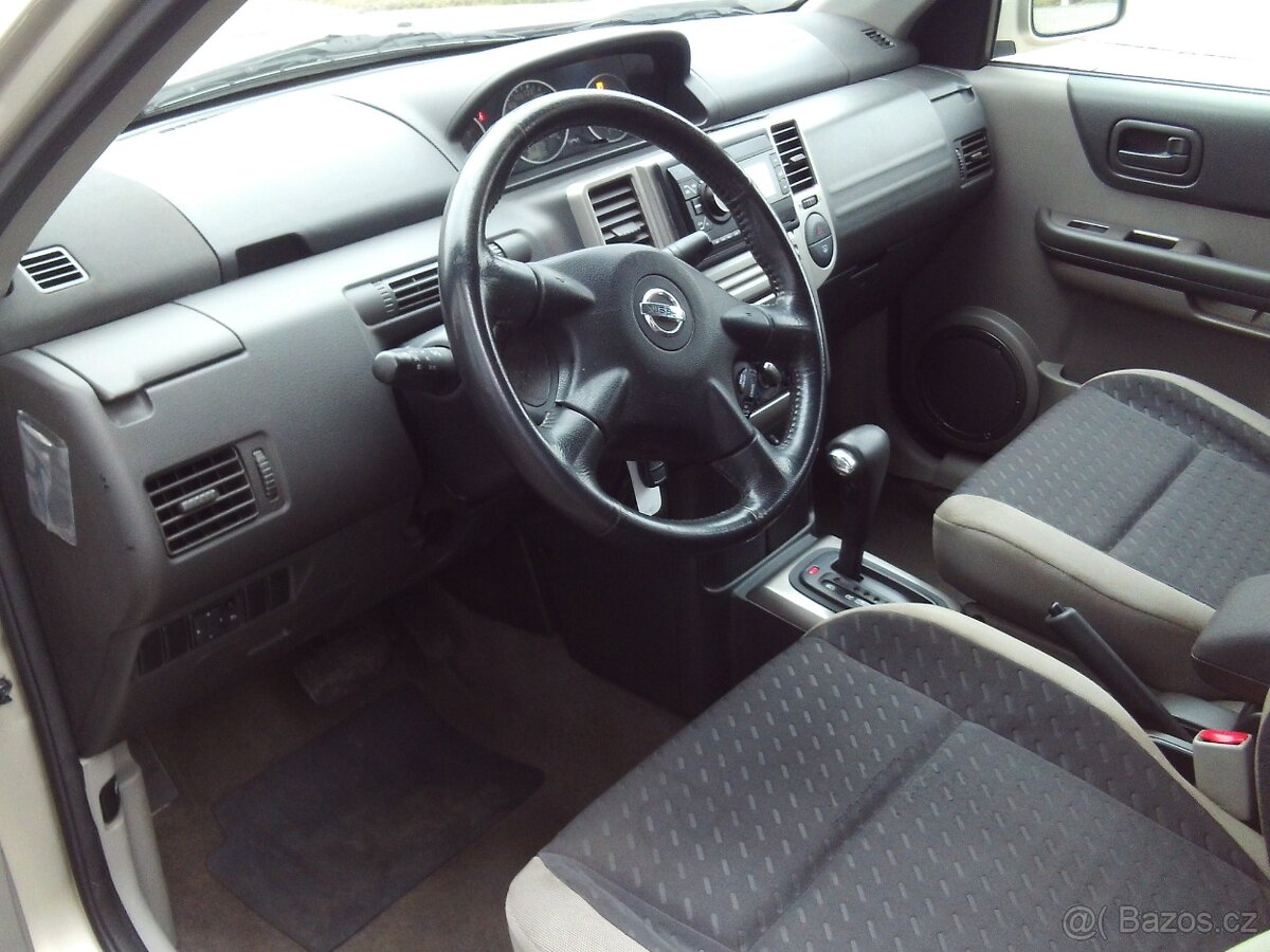 Nissan X-TRAIL 2,5 benzin - 11