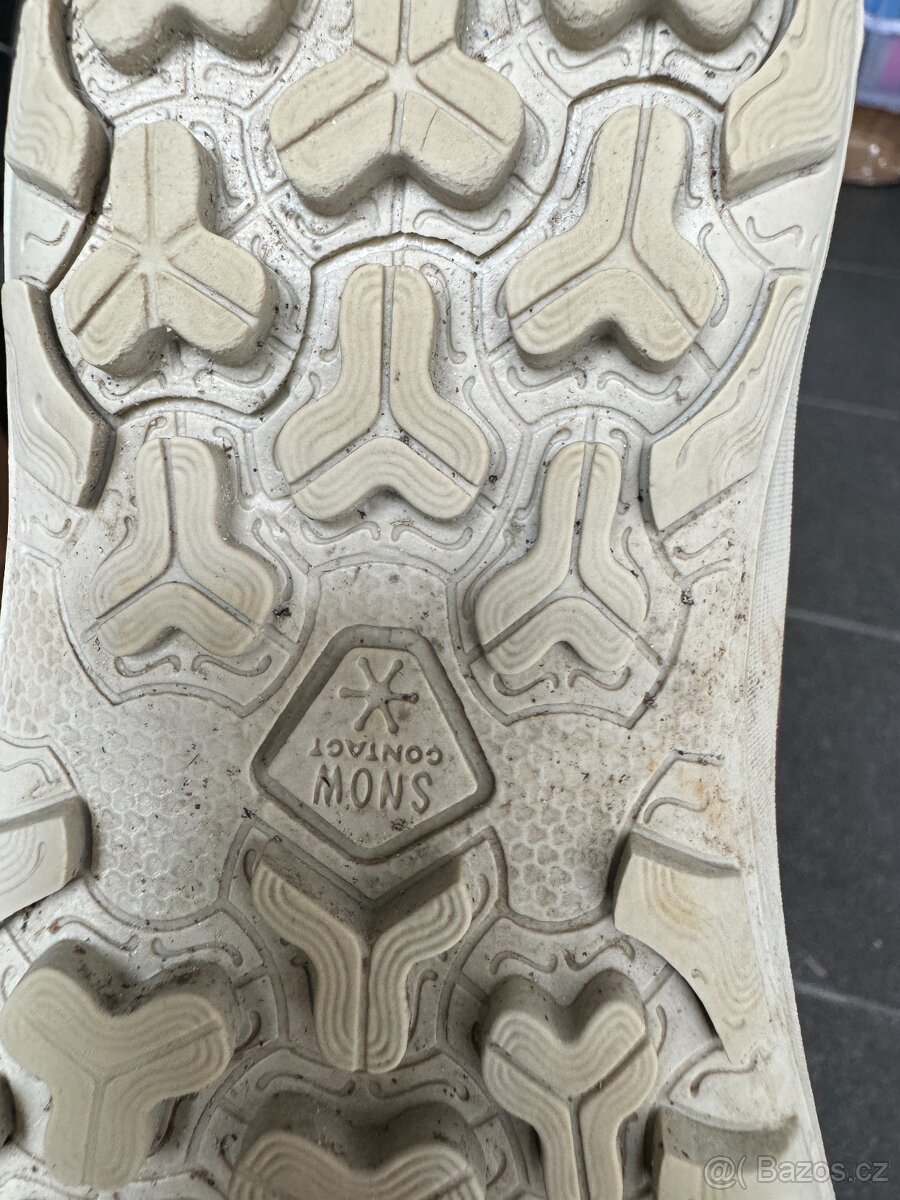 PRODÁNO,DÍVČÍ NEPROMOKAVÉ SNĚHULE QUECHUA,DECATHLON,VEL.37 - 11