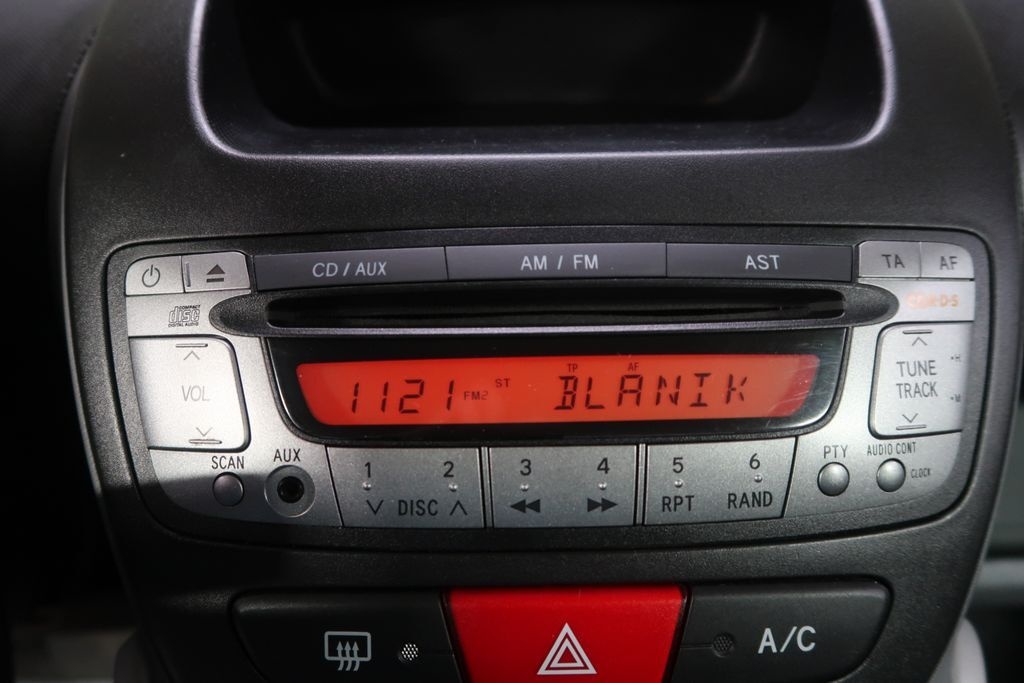 Peugeot 107 1.0i,CZ,50kW,Manuál - 11